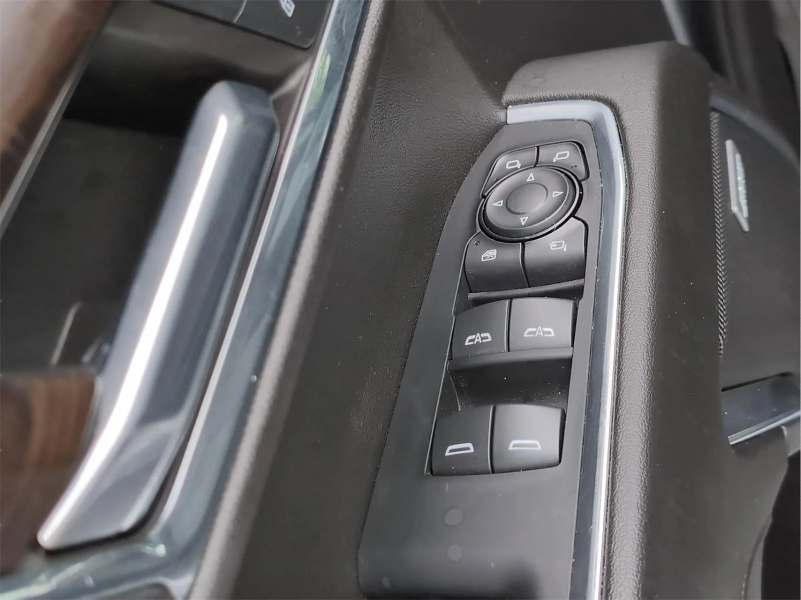 Used 2024 Sterling Metallic GMC SLT image 15