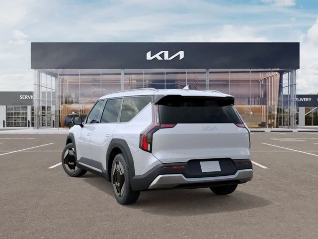 New 2026 White Kia Wind image 4