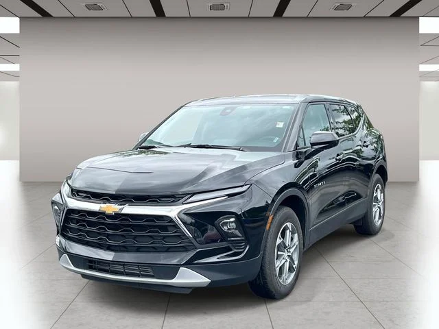 Used 2025 Black Chevrolet LT image 8