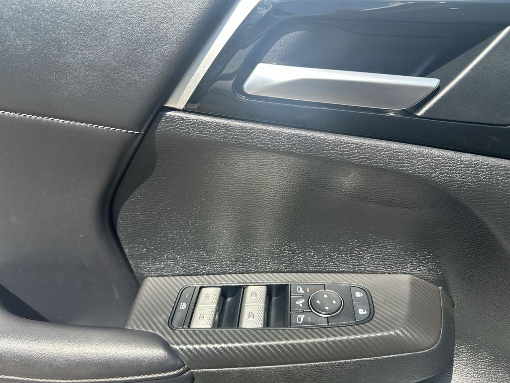 Used 2025 Silver Mitsubishi SE image 24