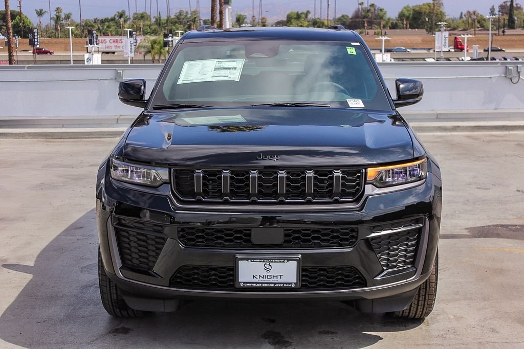 New 2026 Diamond Black Crystal Pearlcoat Jeep Altitude image 3