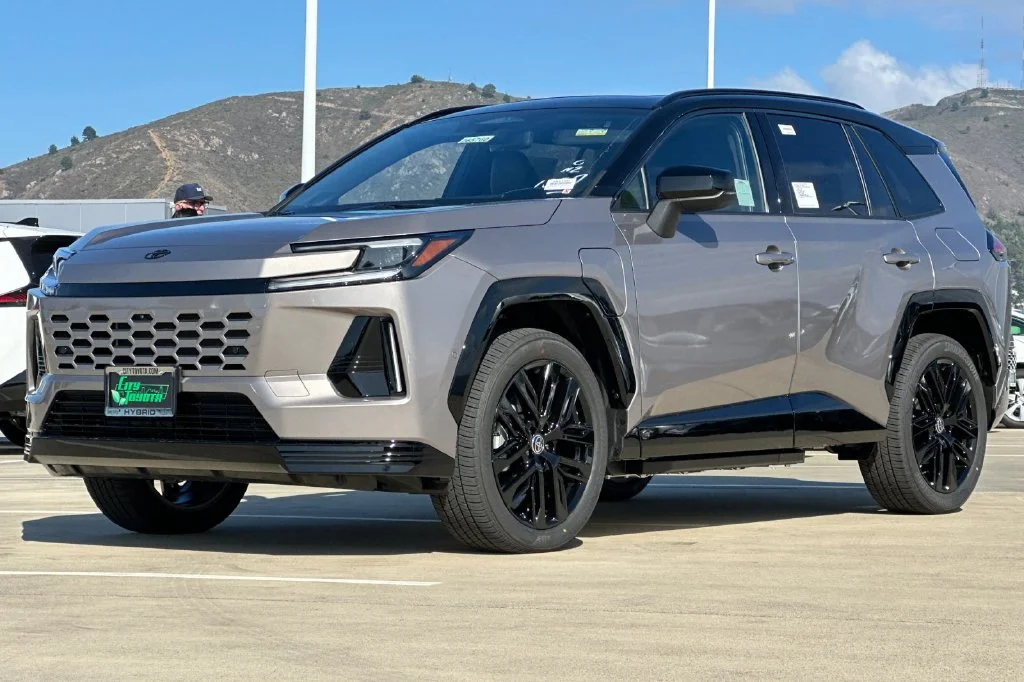 New 2026 Meteor Shower with Midnight Black Metallic roof <sup>1</sup> Toyota  XSE image 8