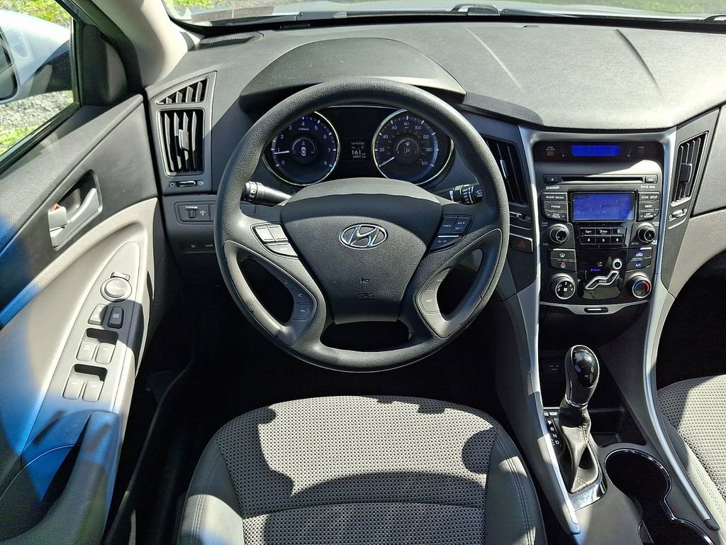 Used 2013 Blue Hyundai GLS image 12