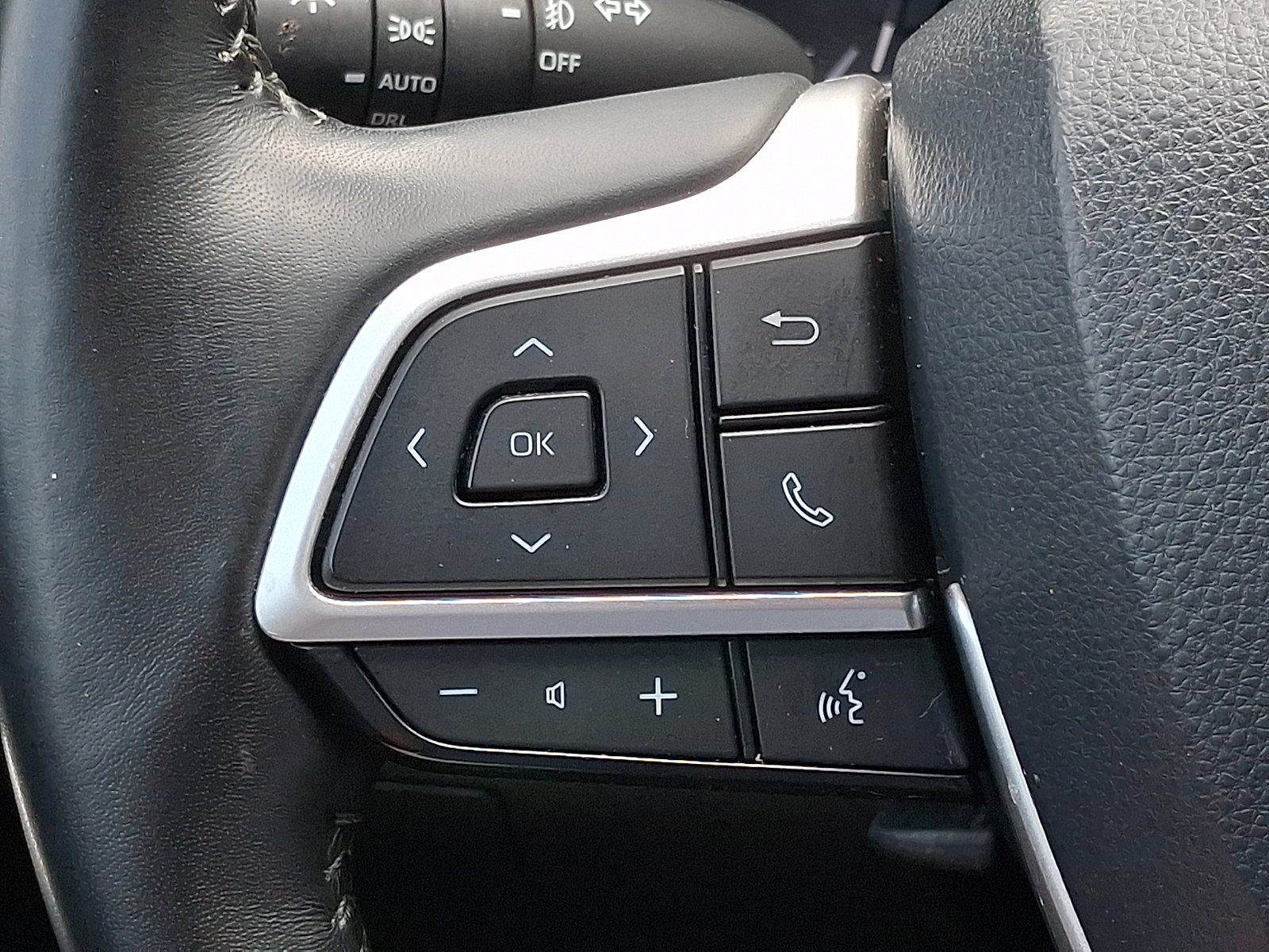 Used 2023 Wind Chill Pearl - 089 Toyota XLE image 22