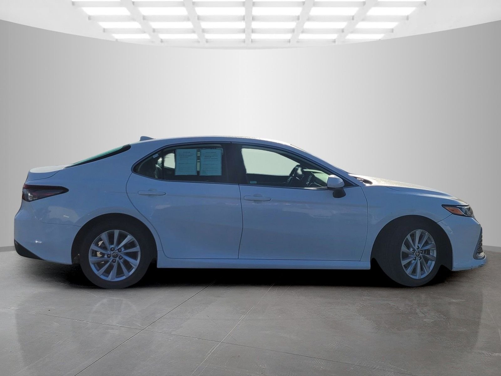 2021 Toyota Camry LE photo 2