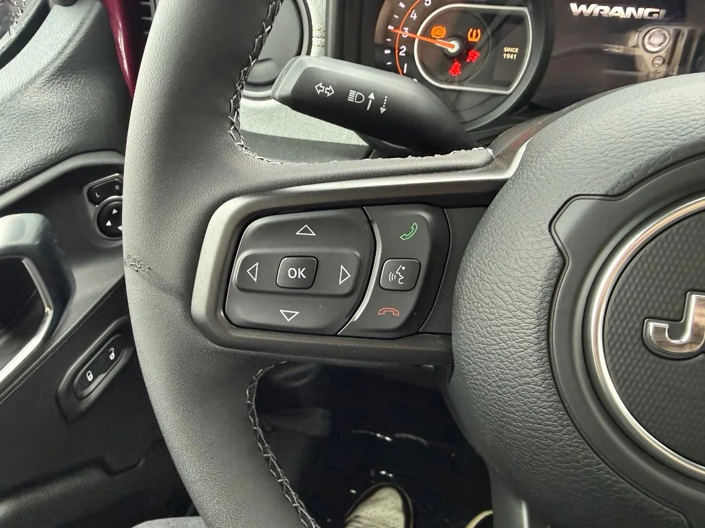 New 2026 Tuscadero Pearl-Coat Exterior Paint Jeep Sport S image 17