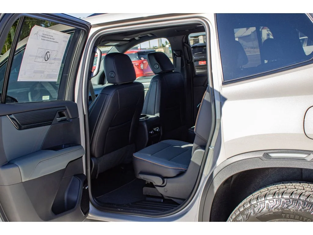 New 2026 RIVERSTONE METALLIC GMC AWD AT4 image 18