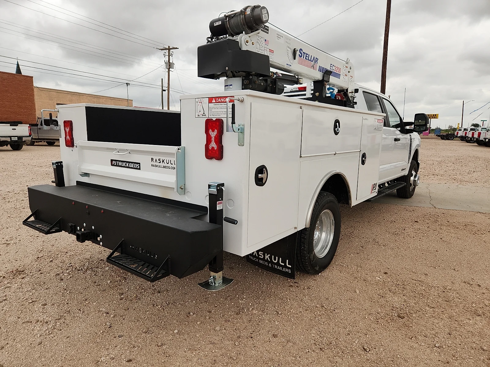 New 2026 Oxford White Ford F-350® XL image 7
