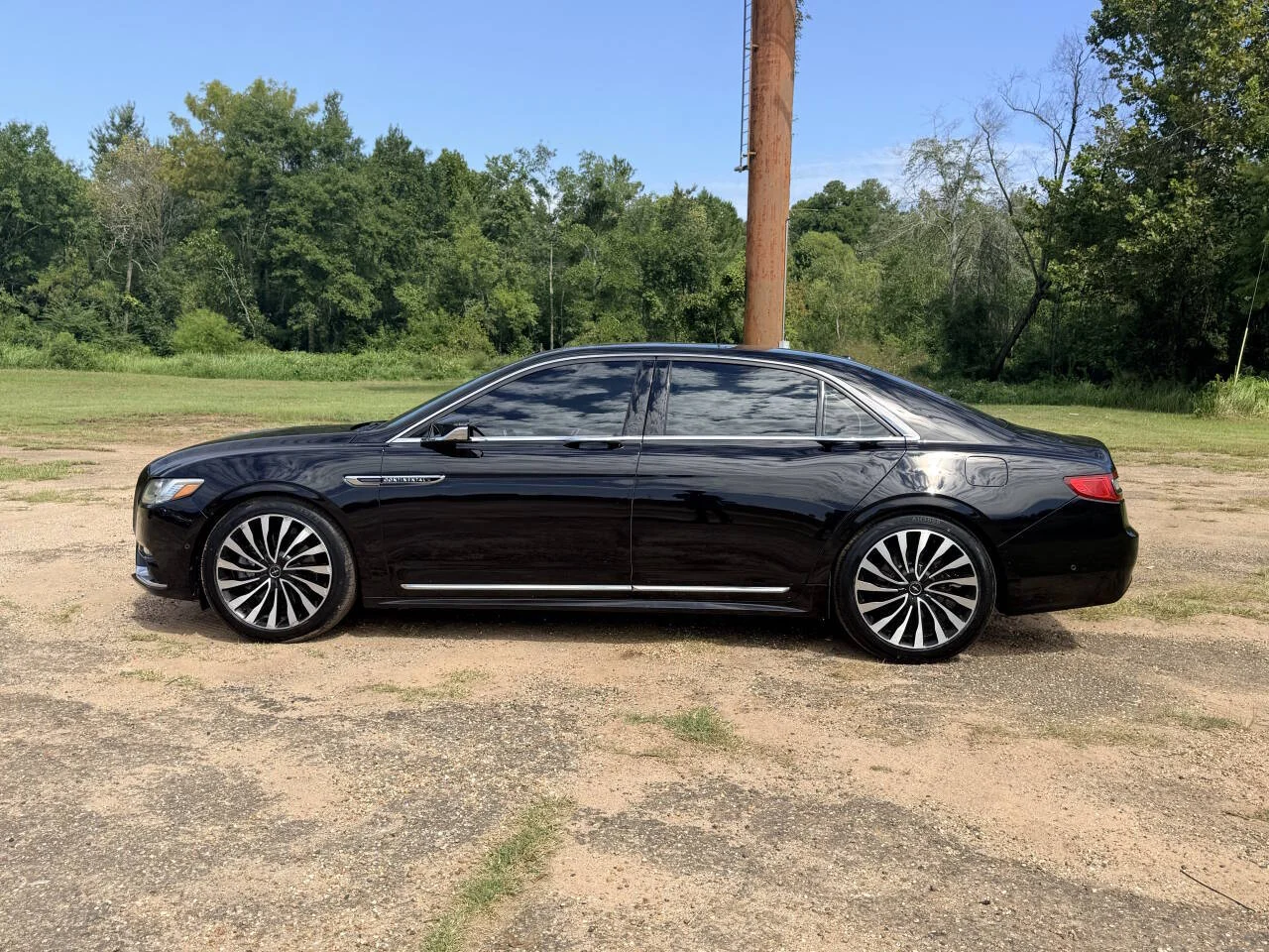 Used 2017 Black Lincoln Black Label AWD 4dr Sedan image 2