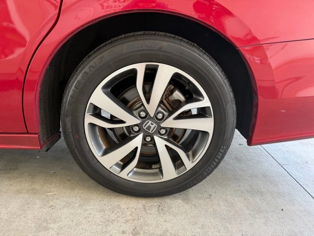 Used 2023 Red Honda Touring image 17