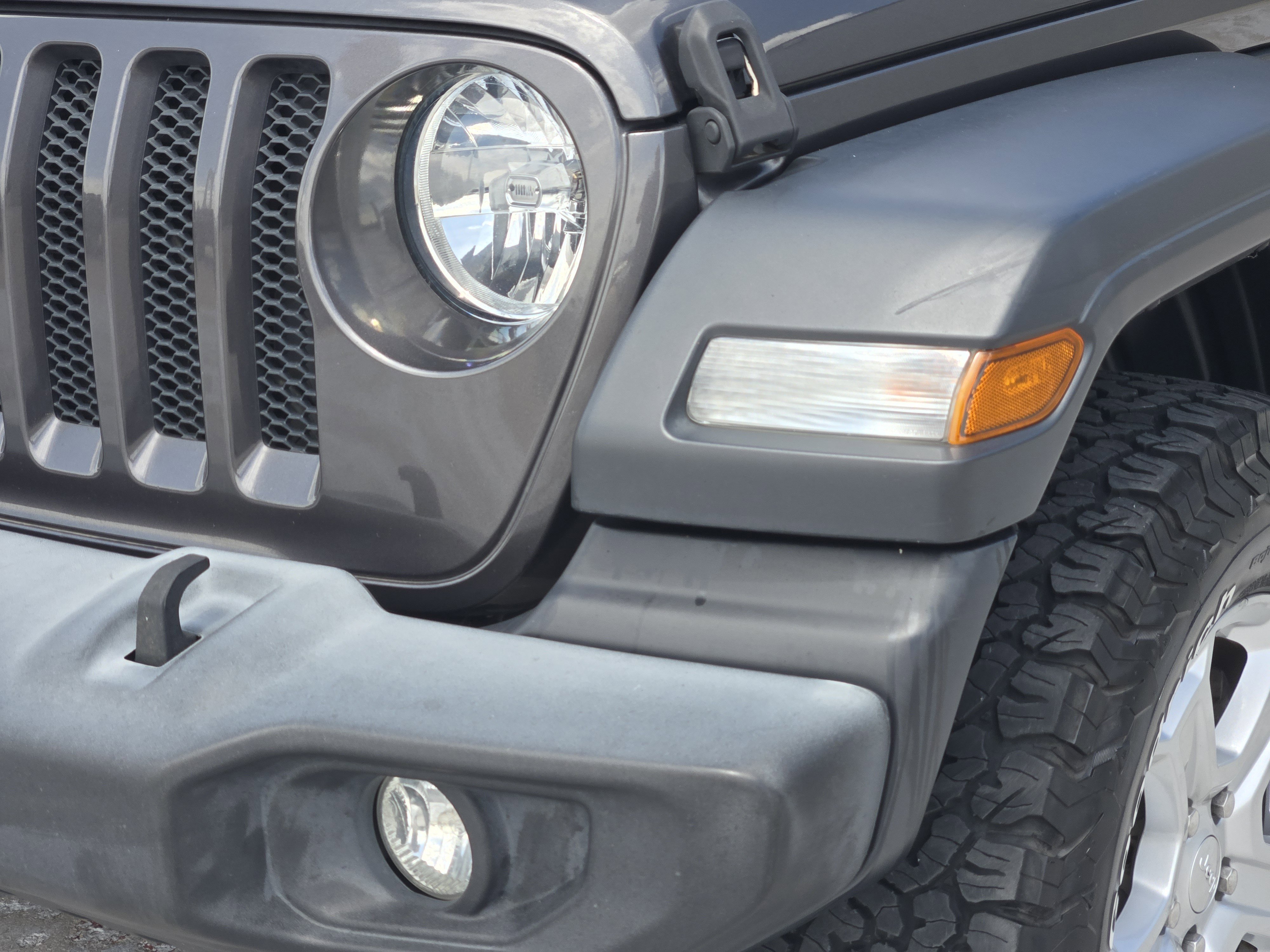 Used 2019 Granite Crystal Metallic Clearcoat Jeep Sport S image 10