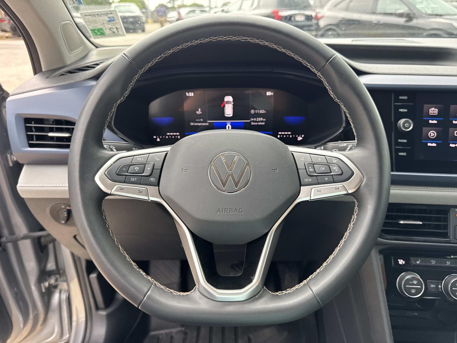 Used 2024 Pyrite Silver Metallic Volkswagen SE image 21