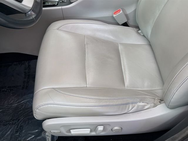 Used 2016 Blue Toyota XLE V6 image 19