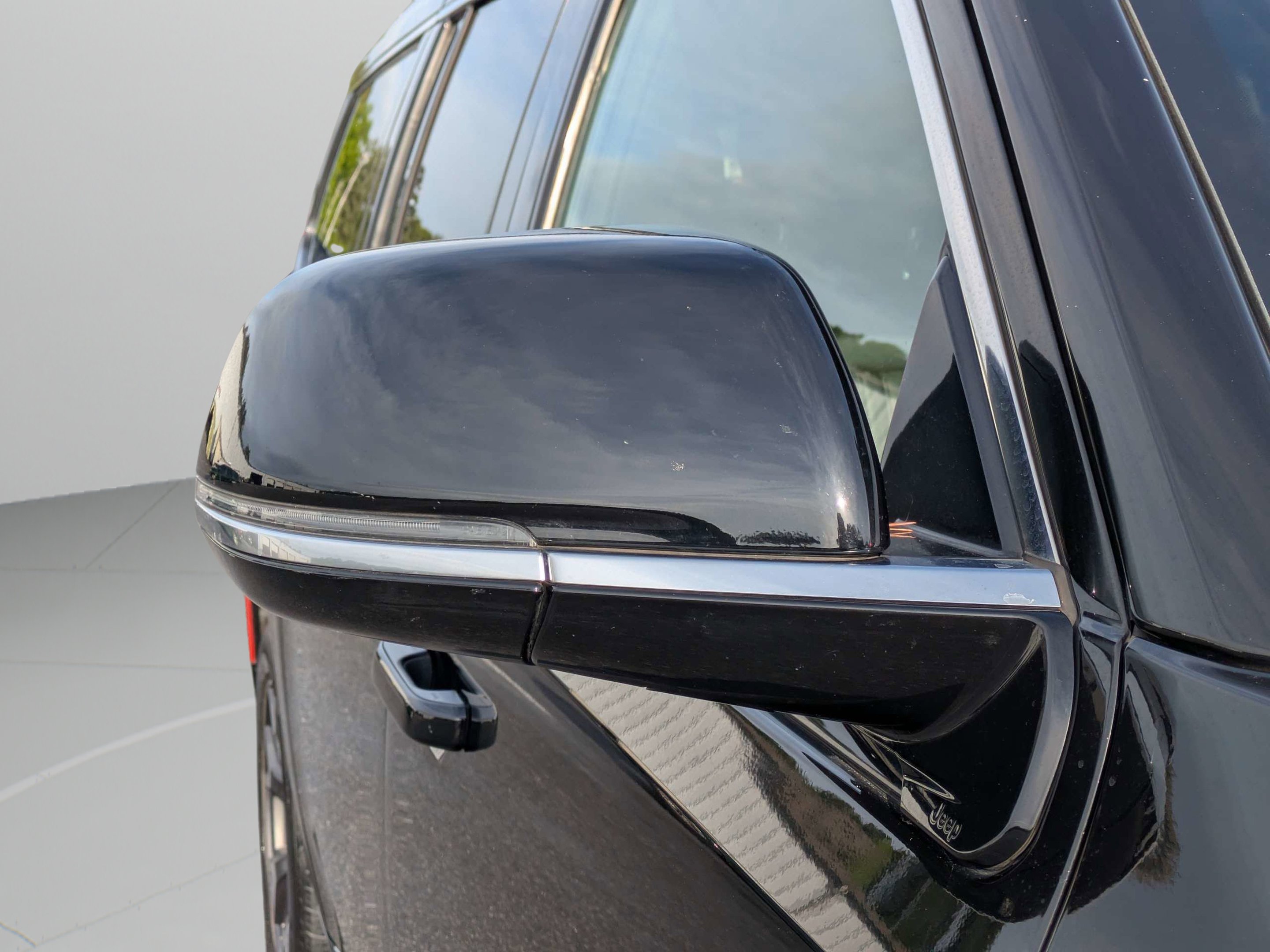 Used 2024 Diamond Black Crystal Pearlcoat Jeep Series III image 29
