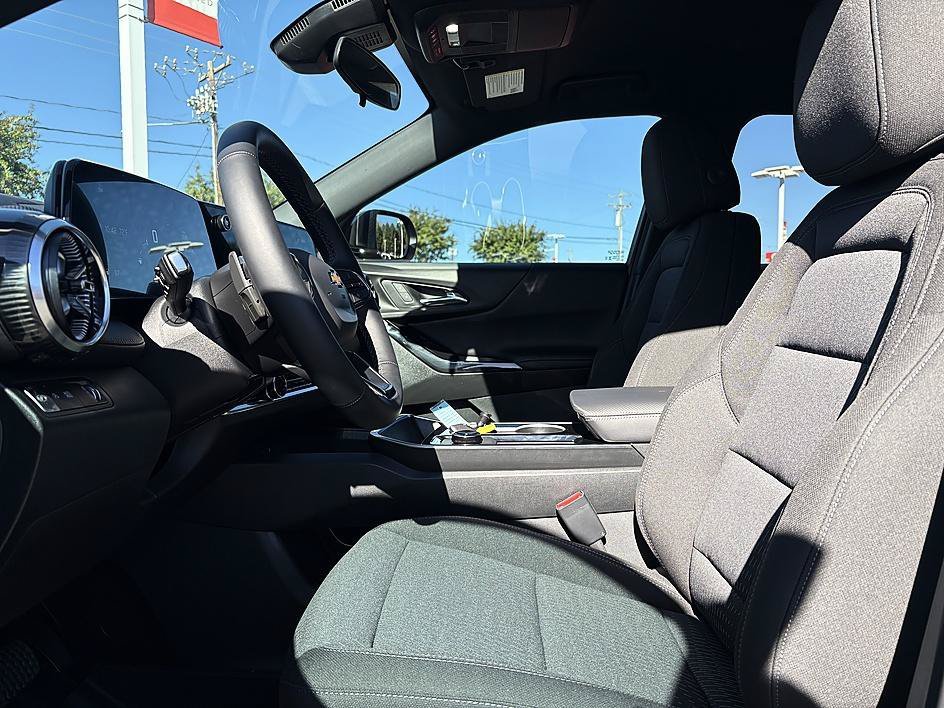 Used 2026 Sterling Gray Metallic Chevrolet FWD LT image 9