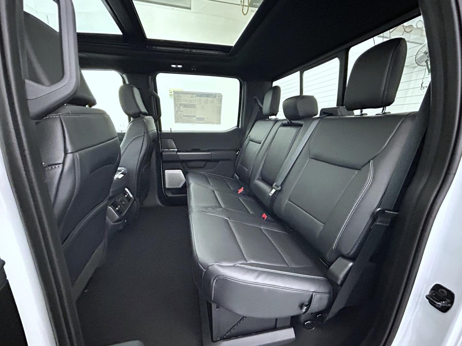 New 2026 Oxford White Ford Lariat image 19