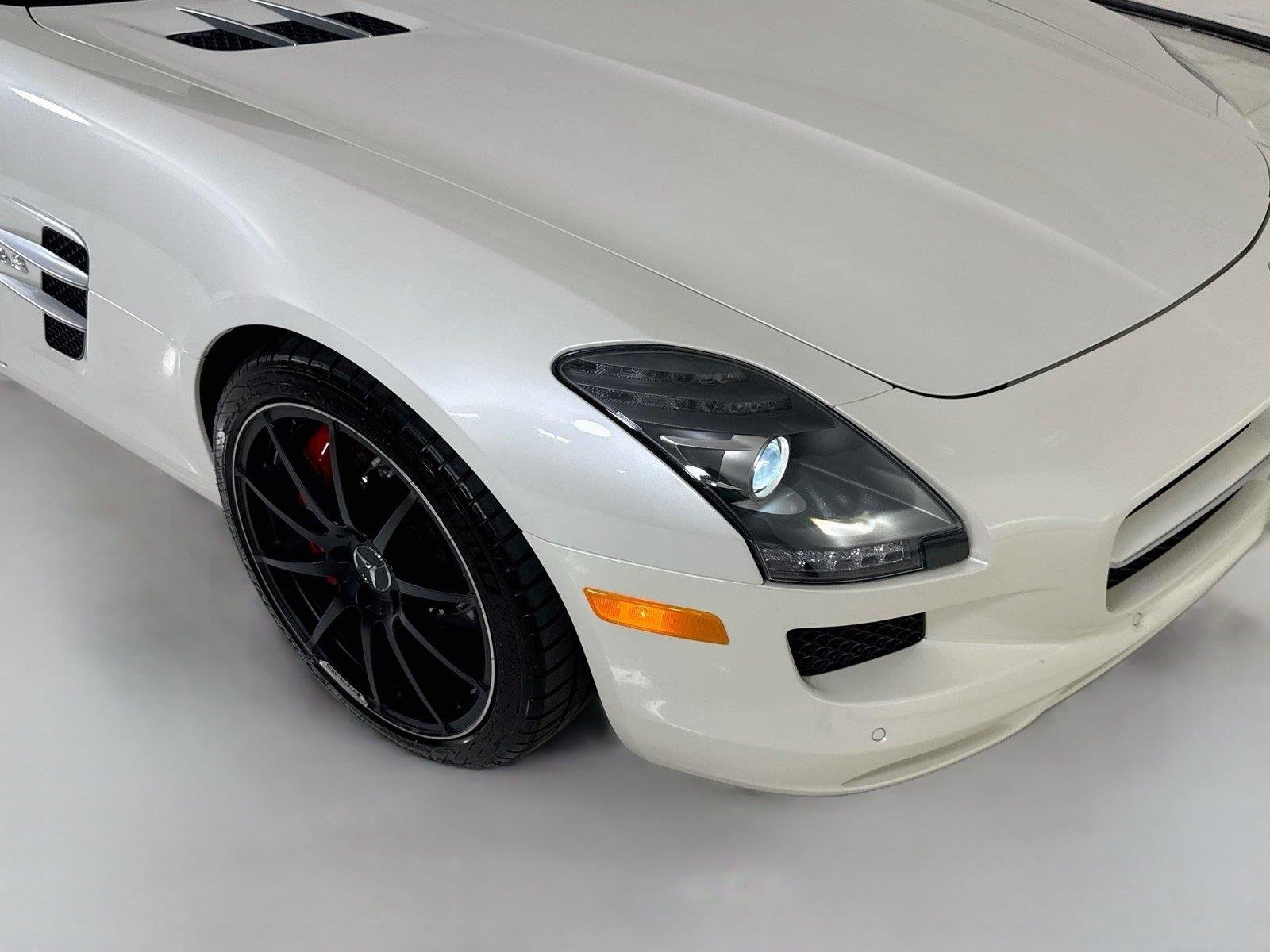 Used 2012 designo Mystic White II Mercedes-Benz SLS AMG® image 33