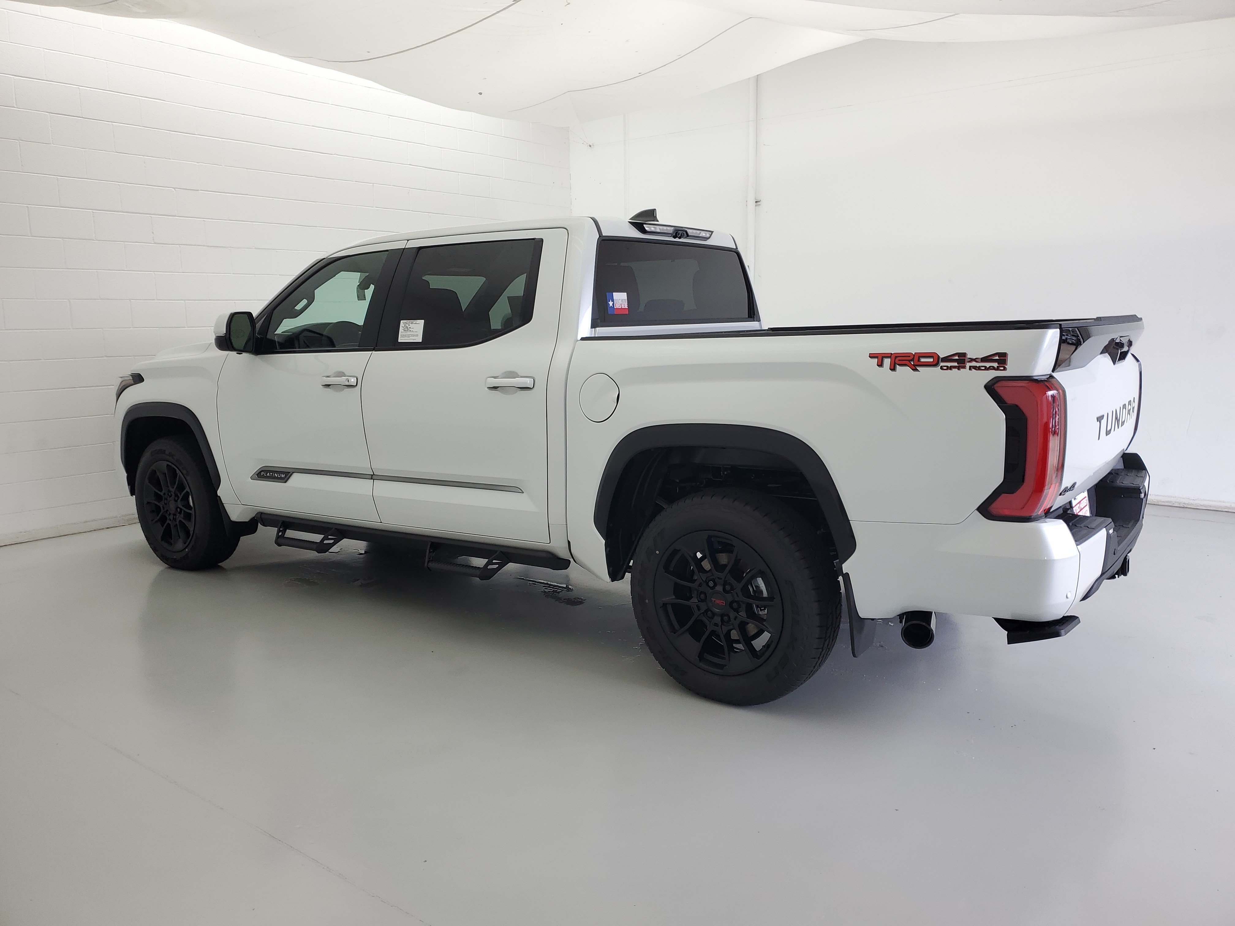 New 2026 Wind Chill Pearl <sup>1</sup> Toyota  Platinum image 7
