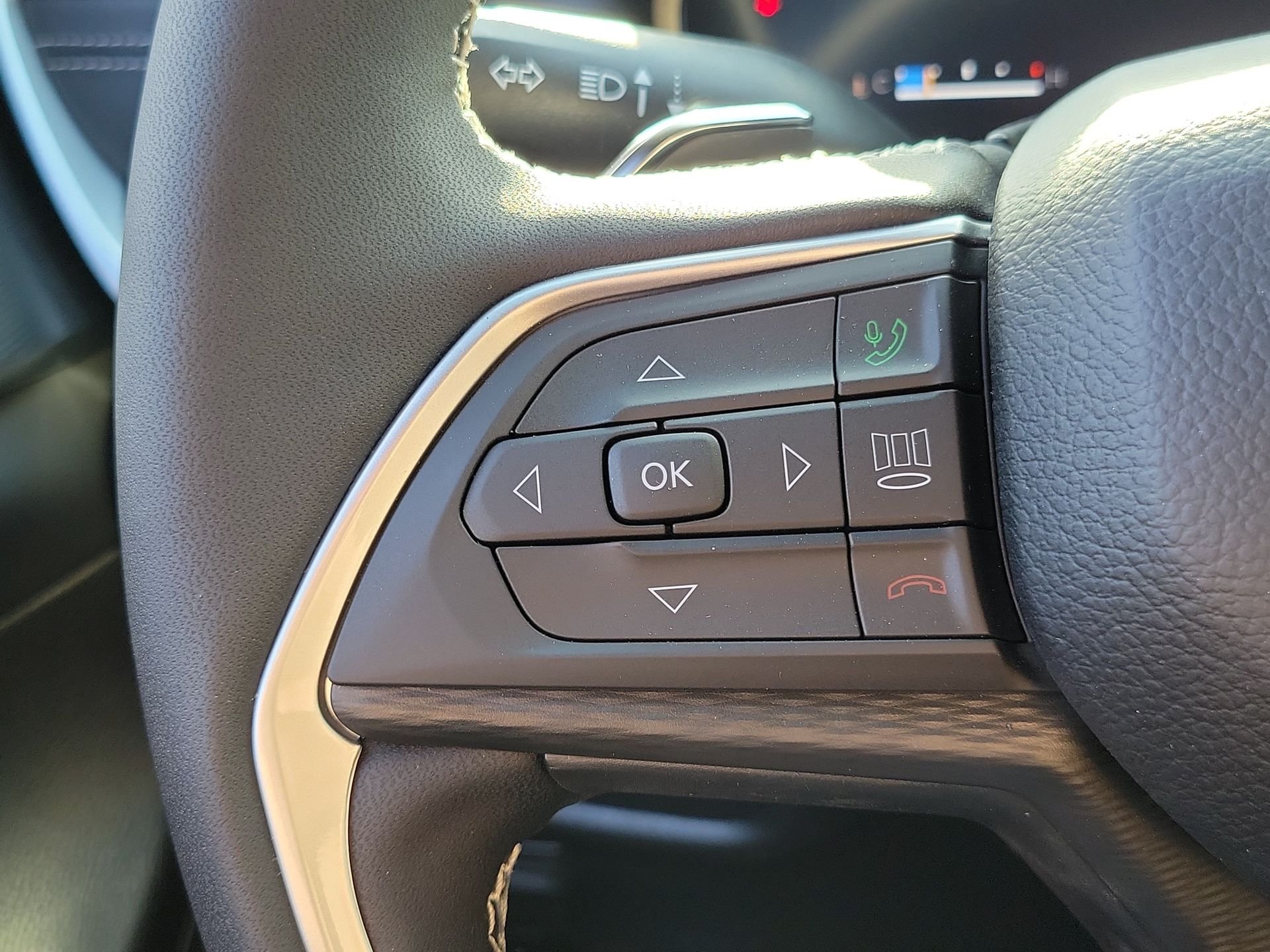 New 2026 Baltic Gray Metallic Clear-Coat Exterior Paint Jeep Laredo X image 7