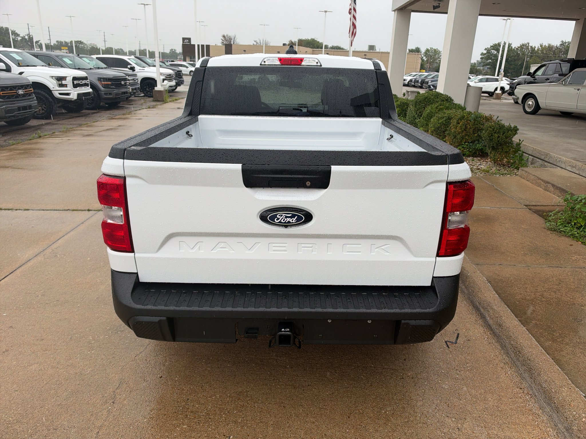 New 2026 Oxford White Ford XLT image 7