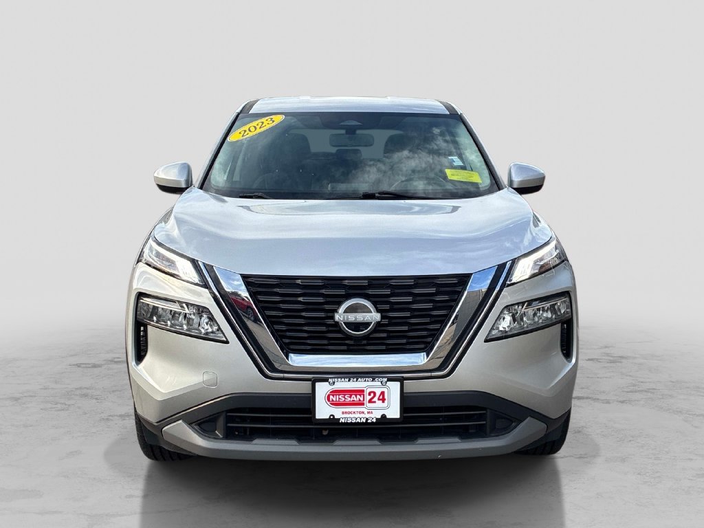 Used 2023 Silver Nissan SV image 2