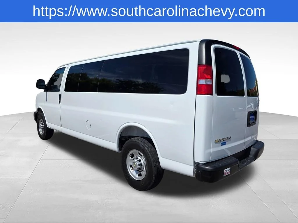 Used 2025 Summit White Chevrolet 1LS image 35
