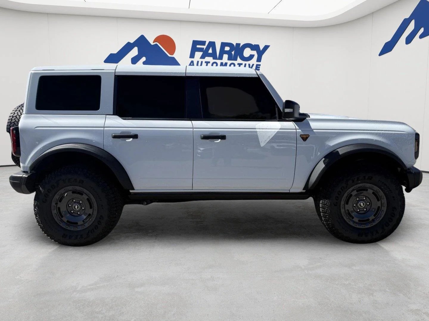 Used 2025 Oxford White Ford Badlands image 6