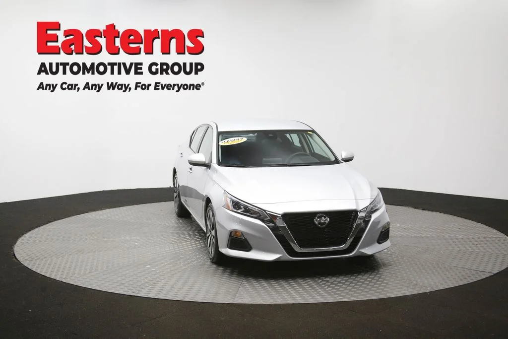 Used 2022 Silver Nissan 2.5 SV image 51
