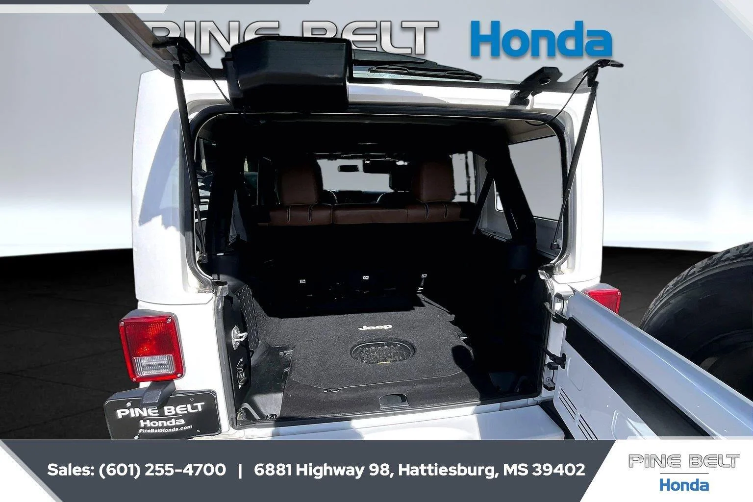 Used 2016 Bright White Clearcoat Jeep Sahara image 20