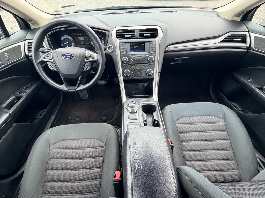 Used 2018 Magnetic Metallic Ford SE image 12