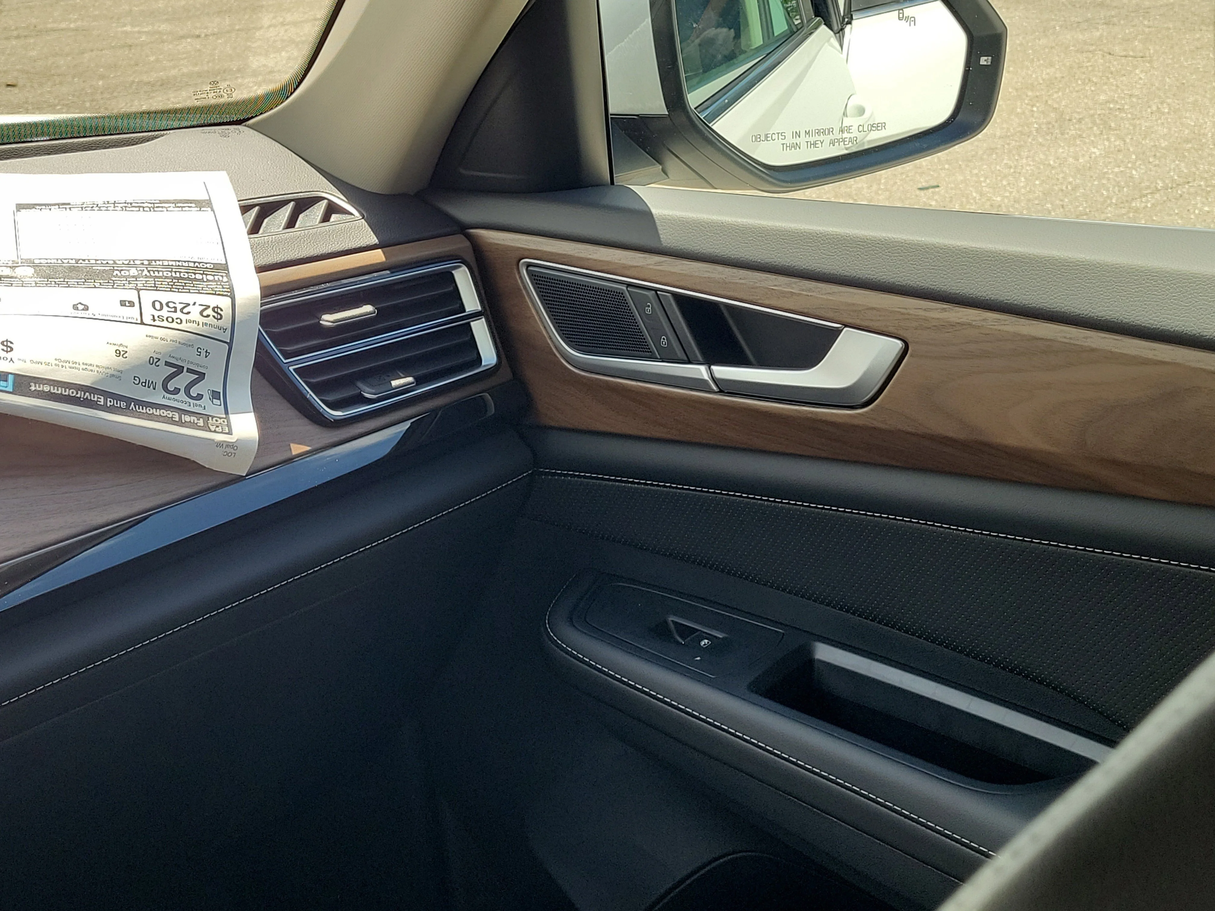 New 2026 White Volkswagen SE w/Technology image 4