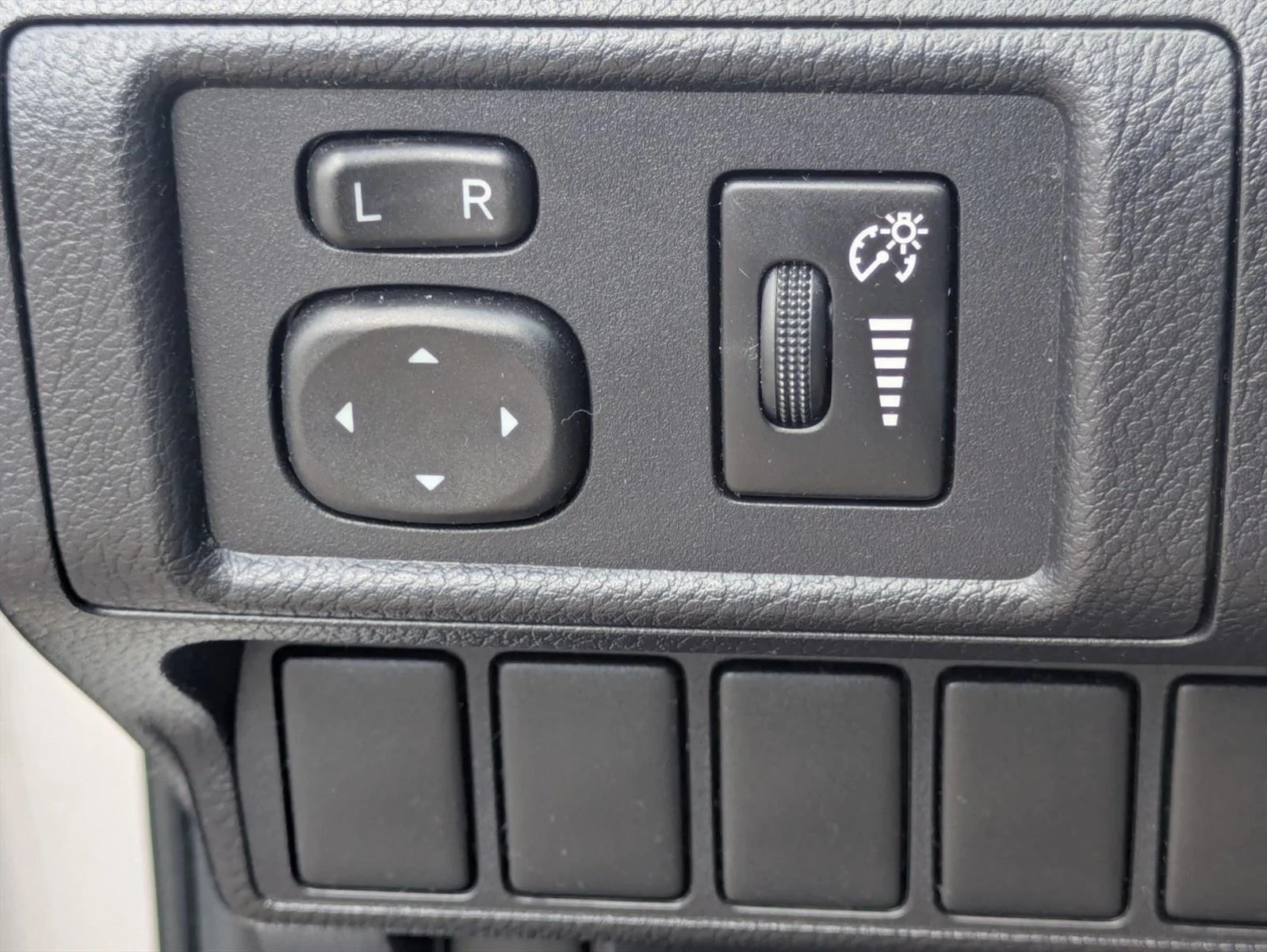 Used 2013 Silver Lining Metallic Lexus Hybrid image 13