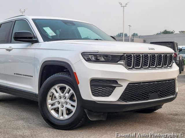 Used 2024 White Jeep Laredo image 2