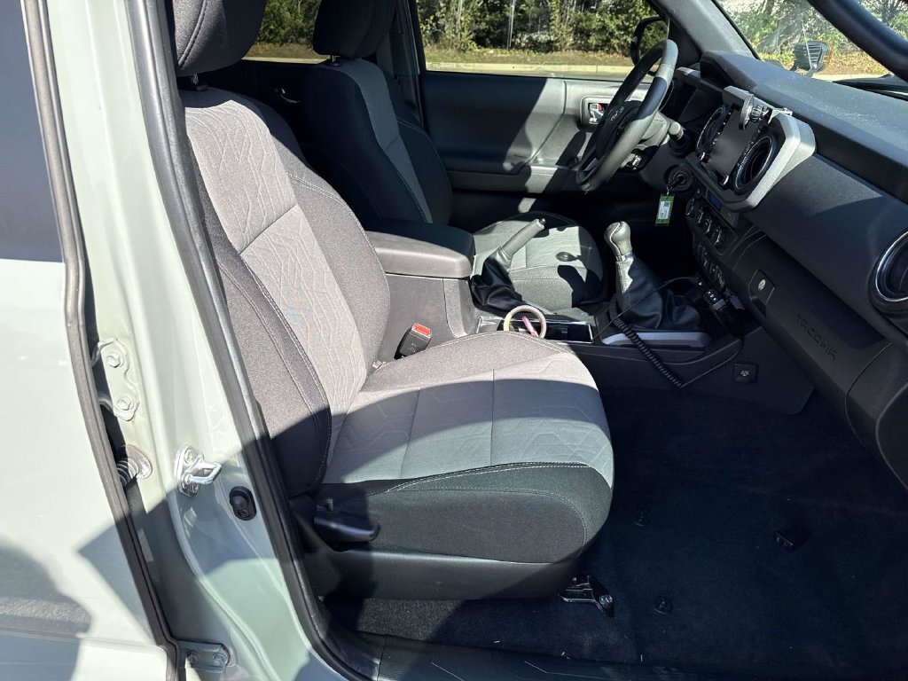 Used 2022  Toyota SR image 7