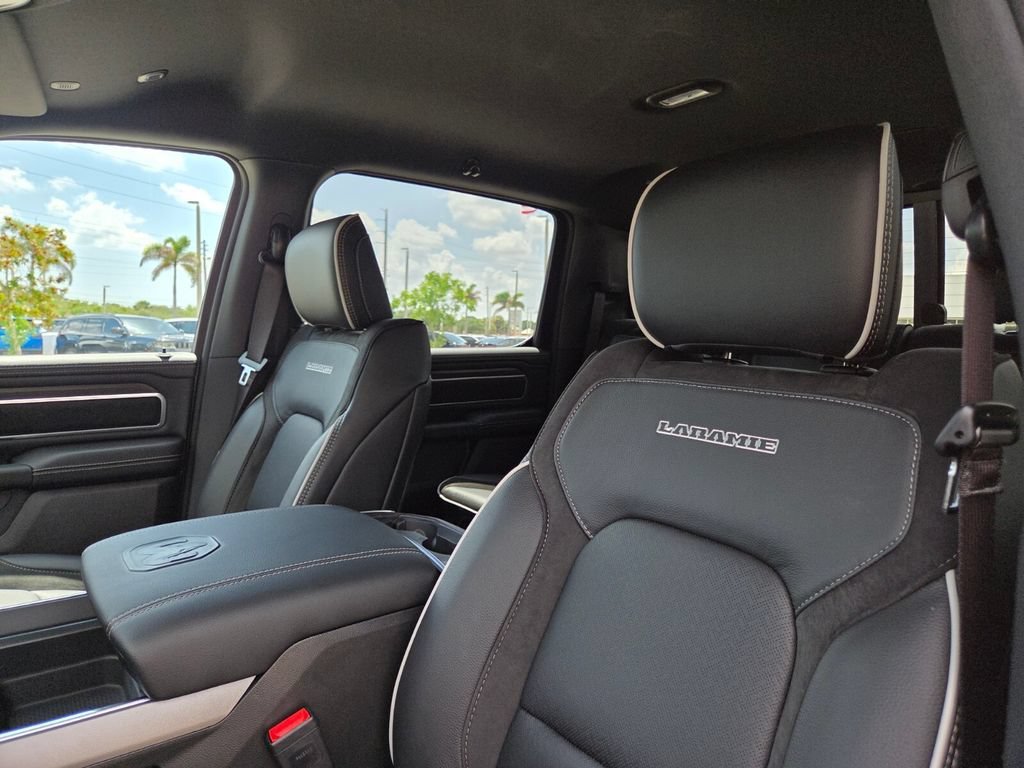 New 2026 Diamond Black Crystal Pearl-Coat Exterior Paint RAM Laramie image 26