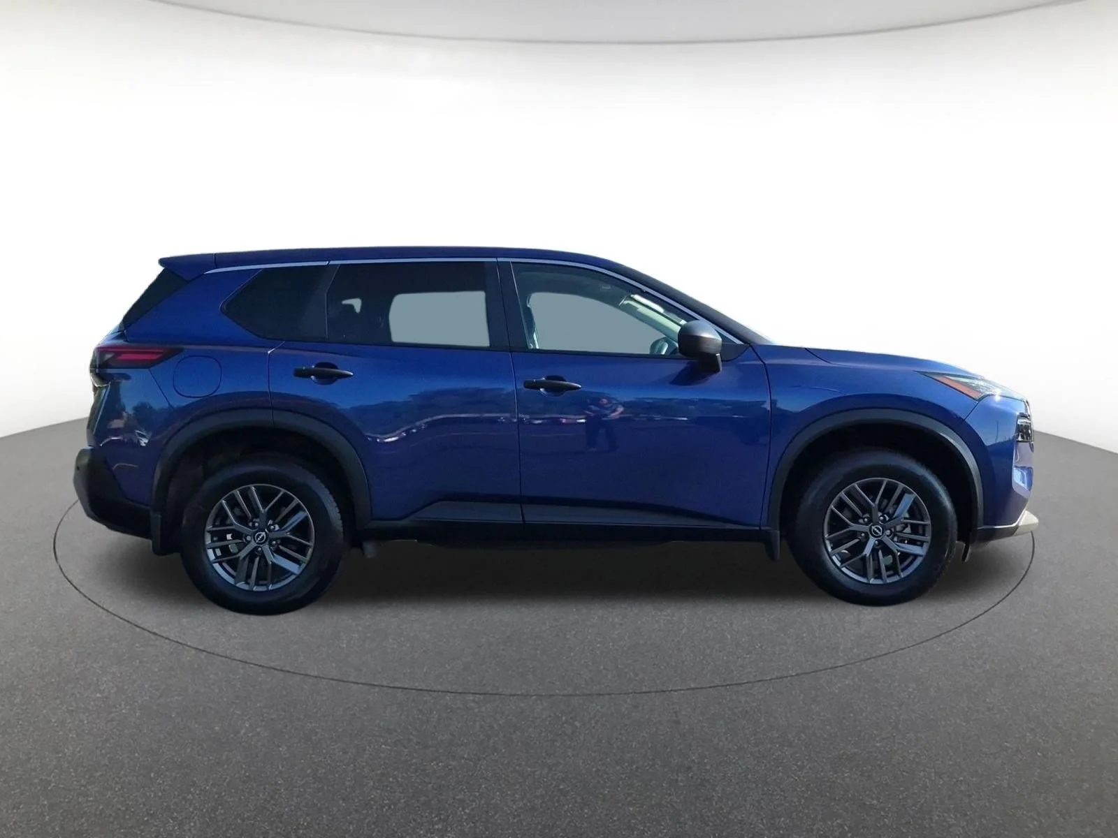 Used 2022 Caspian Blue Metallic Nissan S image 4