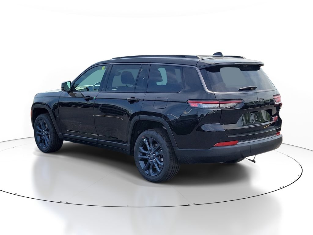New 2026 Diamond Black Crystal Pearl-Coat Exterior Paint Jeep Limited image 3