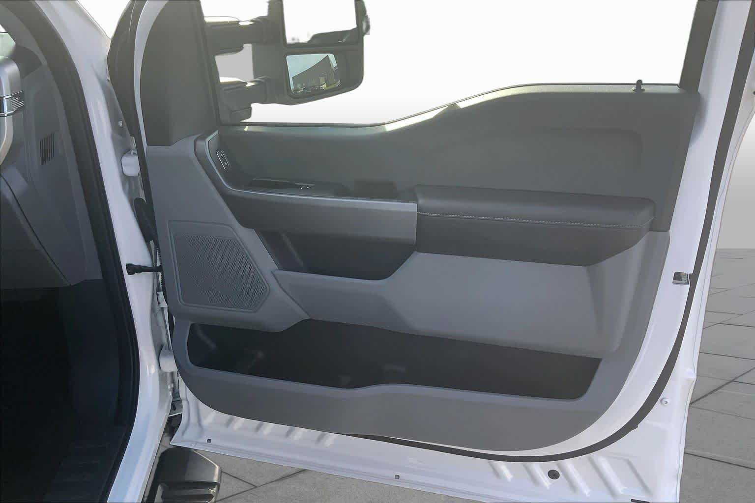 Certified Used 2025 Oxford White Ford XLT image 20
