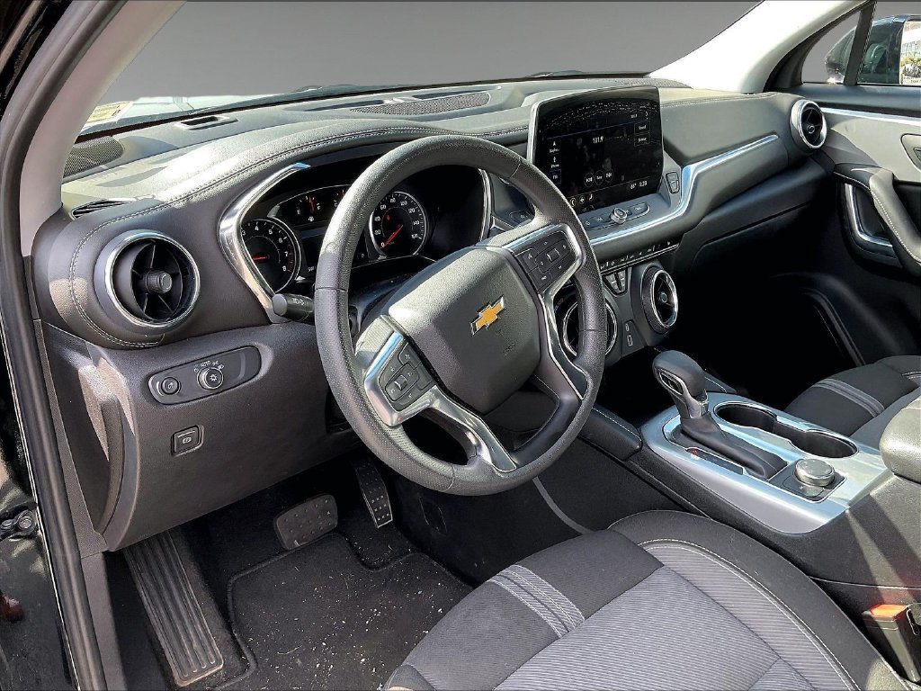 Used 2025 Black Chevrolet LT image 8
