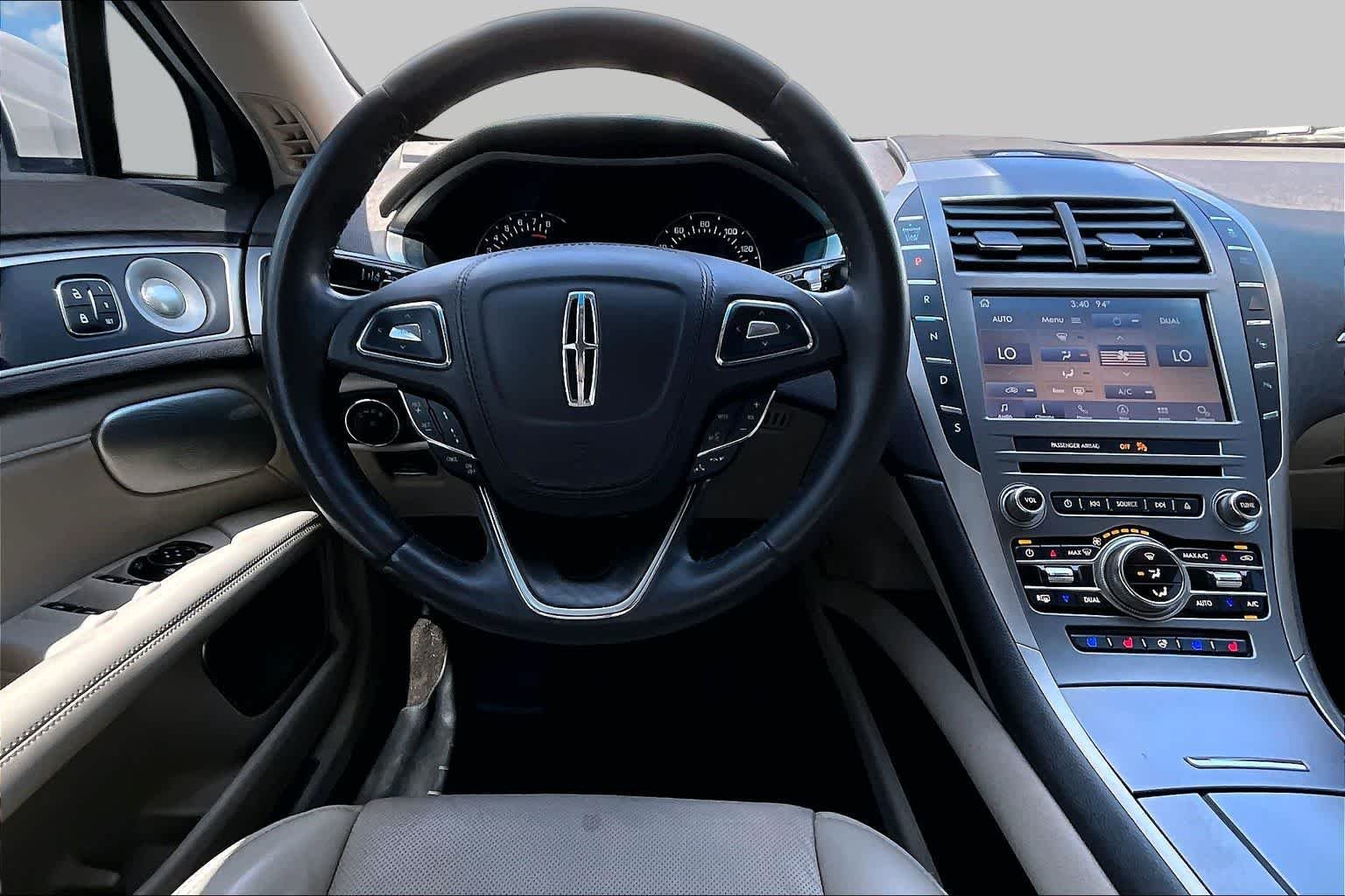 Used 2020 White Platinum Metallic Tri-Coat Lincoln Reserve image 6