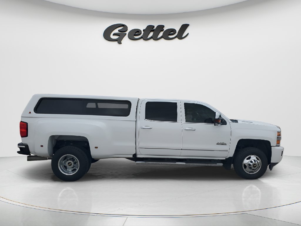 Used 2019 SUMMIT WHITE Chevrolet High Country image 4