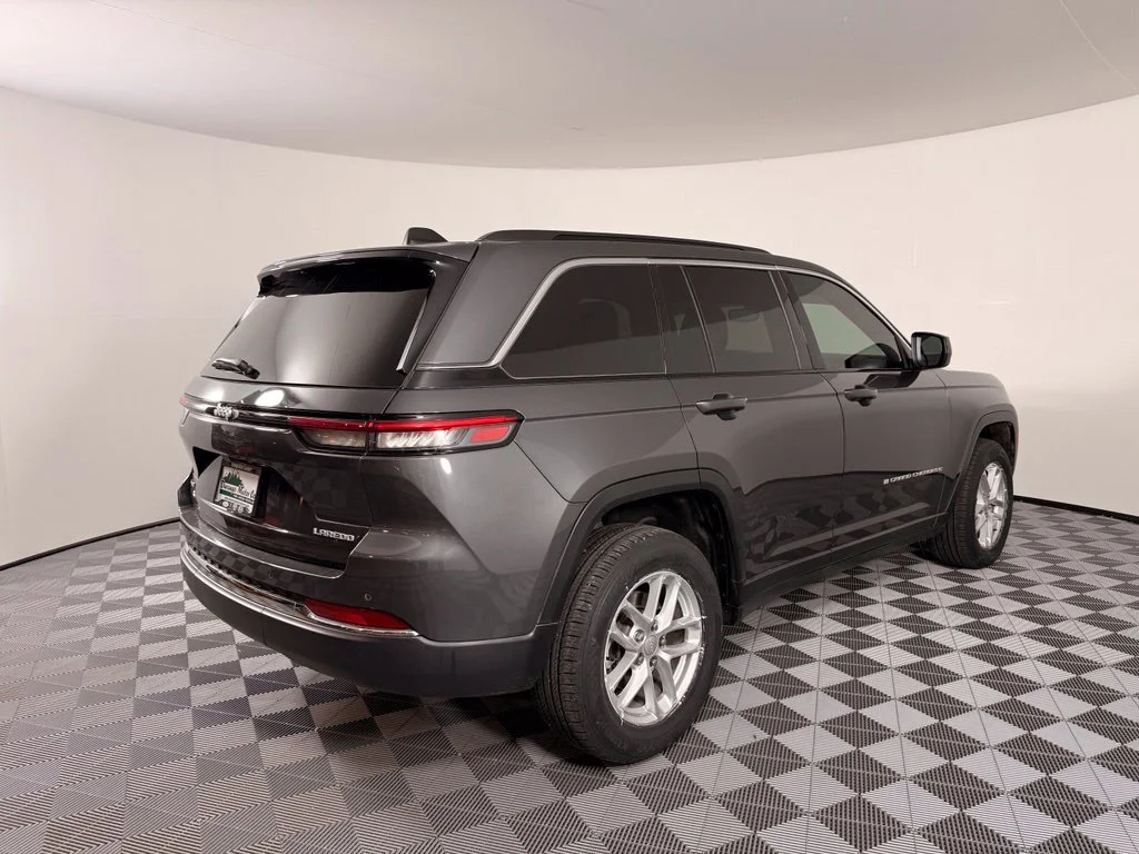 Used 2024 Gray Jeep Laredo X image 9