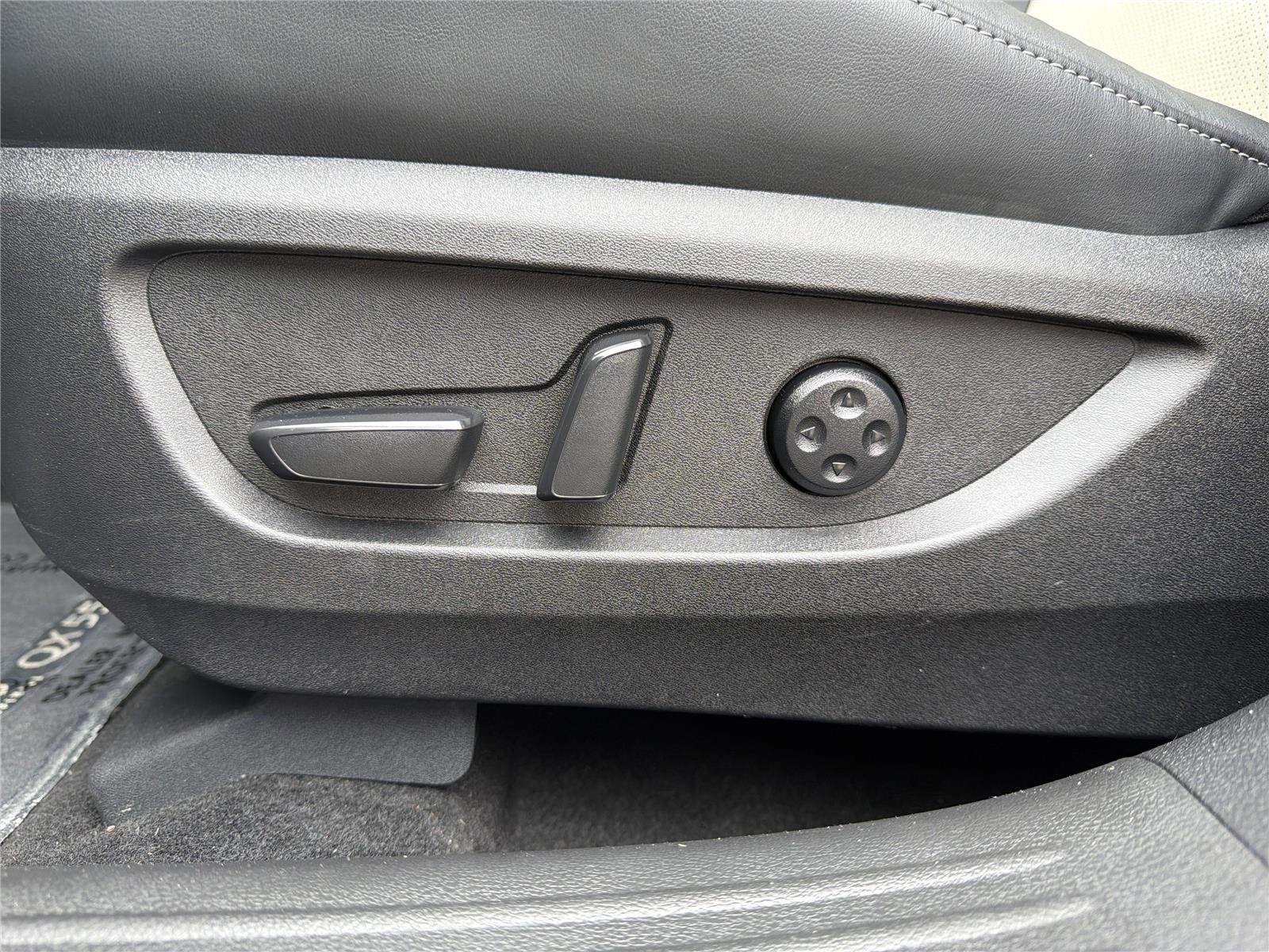 Certified Used 2025 Hermosa Blue INFINITI LUXE image 18