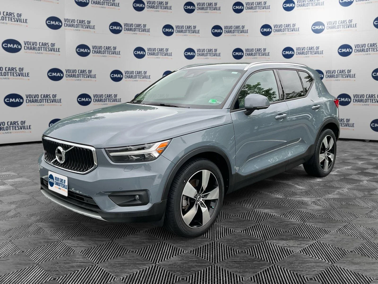 2020 Volvo XC40 T5 Momentum AWD's photo