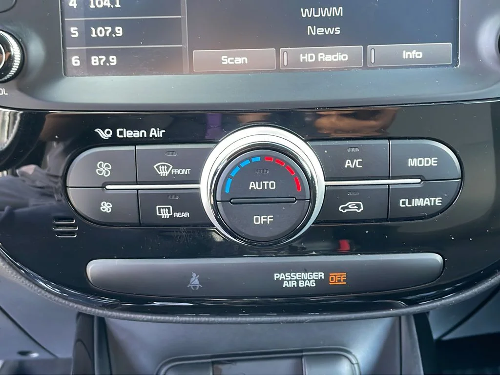 Used 2017 Silver Kia Plus image 29