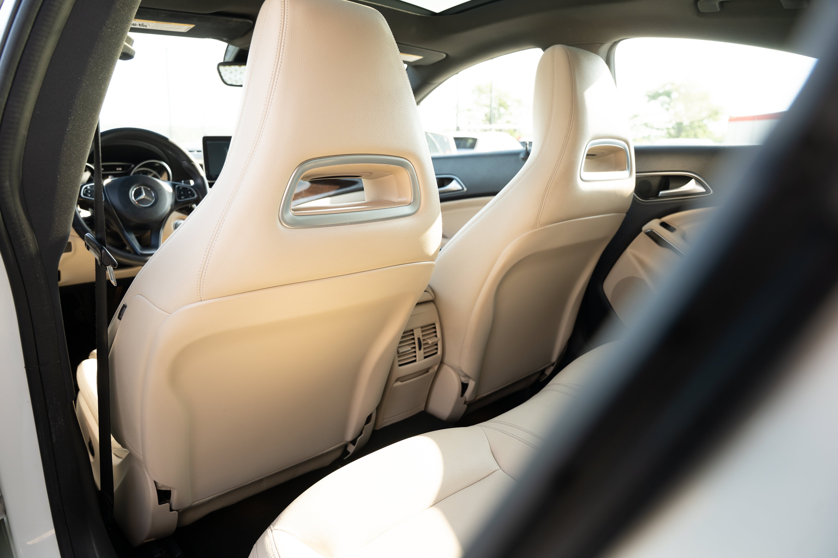Used 2017 Cirrus White Mercedes-Benz CLA 250 image 19