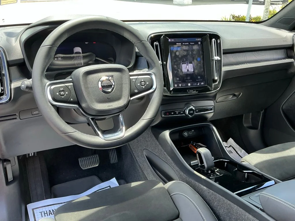 Used 2023 Red Volvo Ultimate image 36