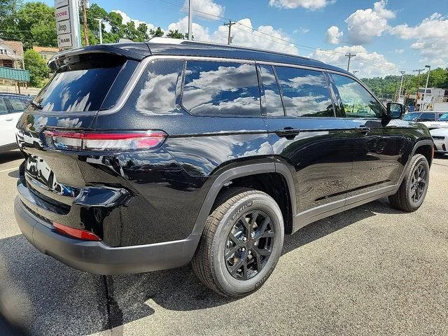 New 2026 Diamond Black Crystal Pearl-Coat Exterior Paint Jeep Altitude image 4