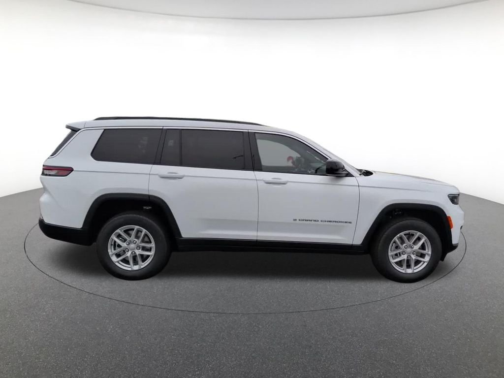 New 2026 Bright White Clear-Coat Exterior Paint Jeep Laredo X image 4