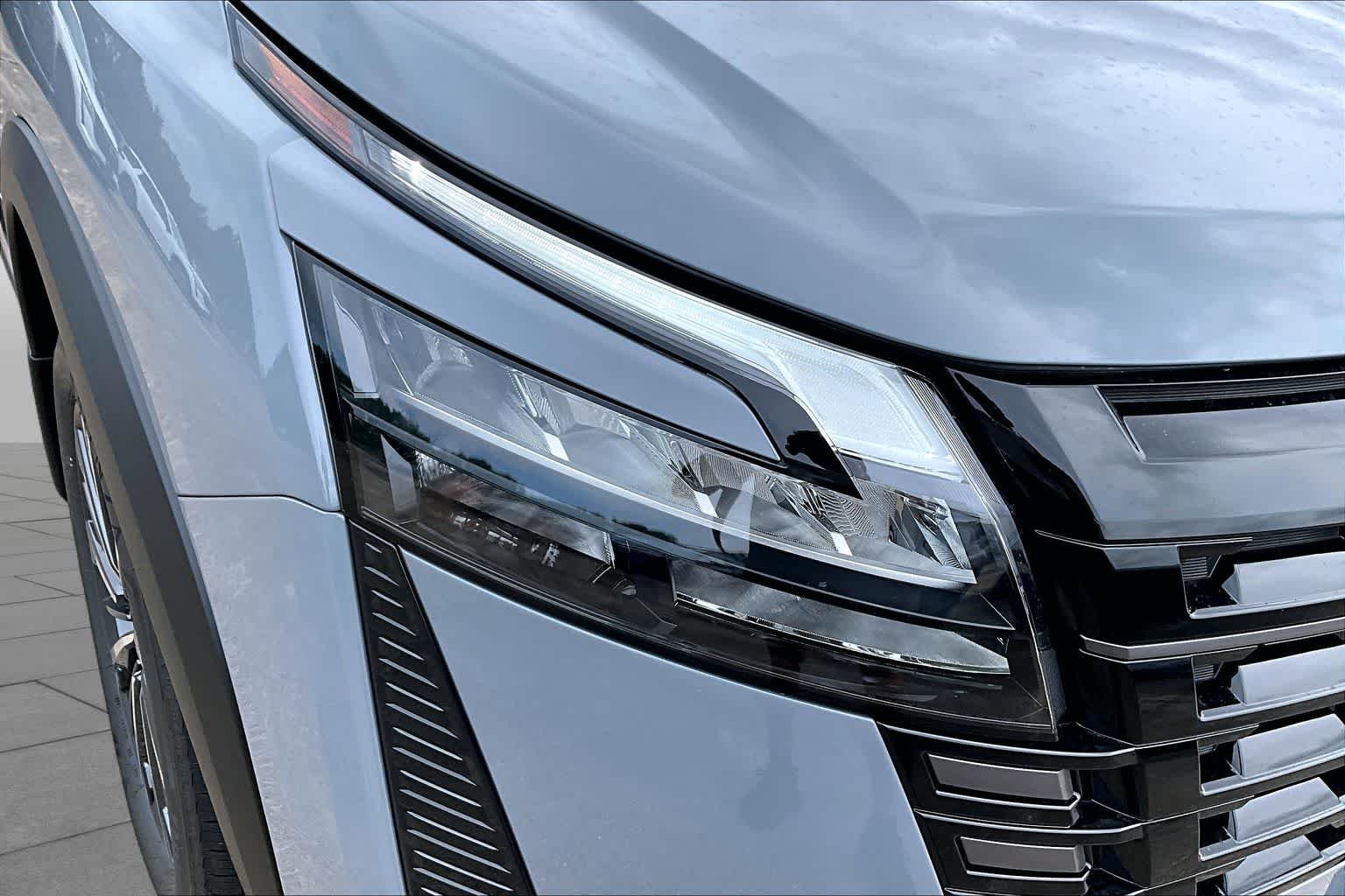New 2026 Boulder Gray Pearl Nissan Platinum image 18
